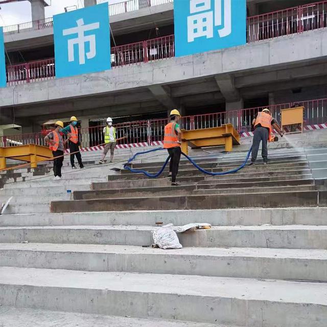 聚脲噴涂設(shè)備噴涂防腐防水_聚脲噴涂體育看臺(tái)