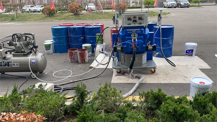 聚氨酯噴涂設(shè)備小型